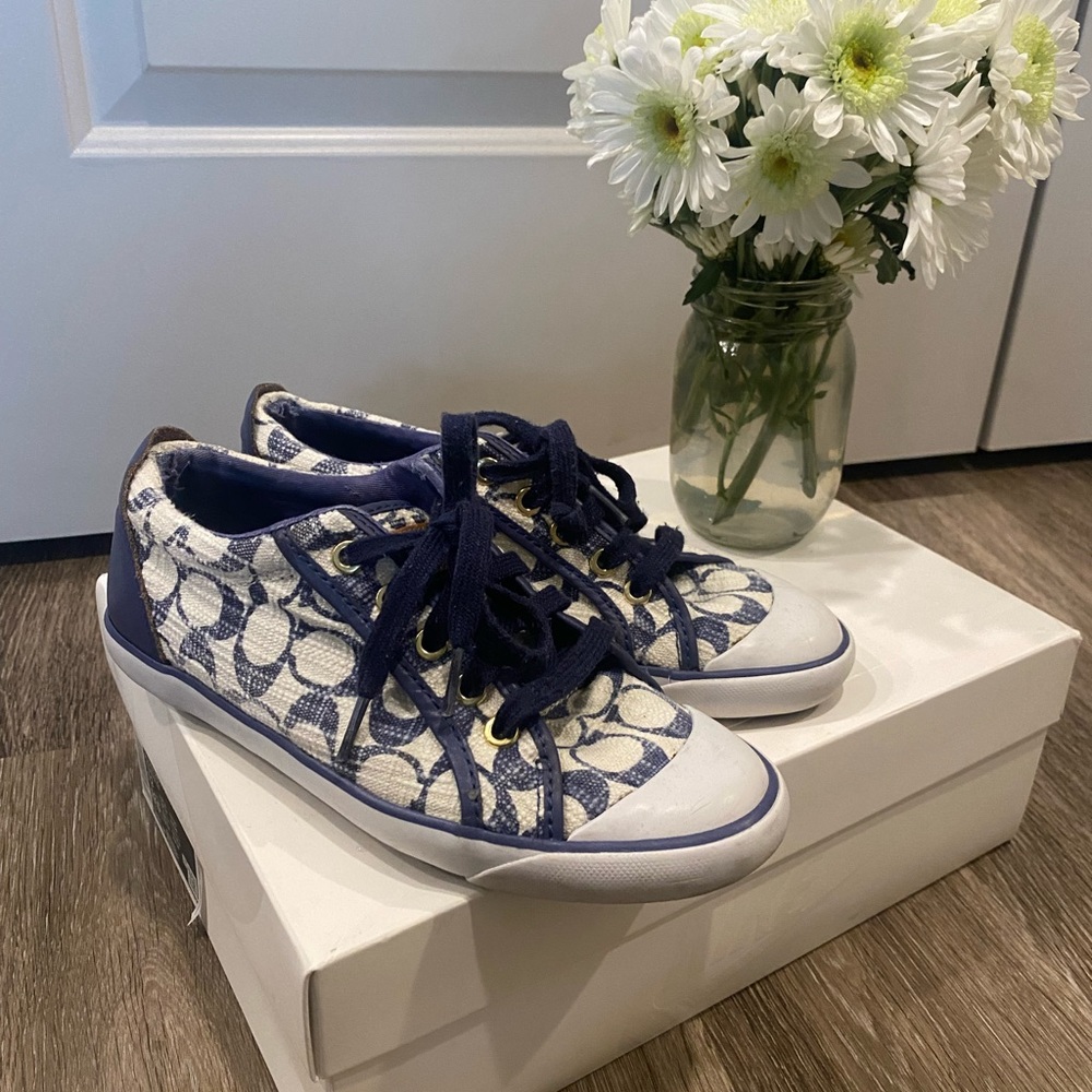 Coach sneaker very cute and comfortable